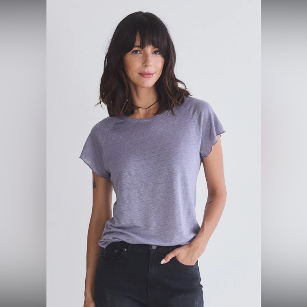 NWOT RUTI THE Vintage Shirt Sleeve Tee
COLOR IS BLACK
Size: Small/Medium